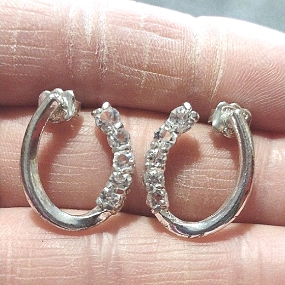 AVON VINTAGE SILVER-TONE CRYSTAL DROP PUSH-BACK .9" EARRINGS - Picture 6 of 8